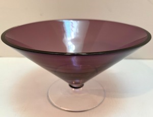 lot 77 image: Purple Art Glass Pedestal Bowl Made in Poland