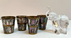 lot 79 image: Set of 4 Abalone Inlay Shot Glasses with Clear Glass Elephant Figurine