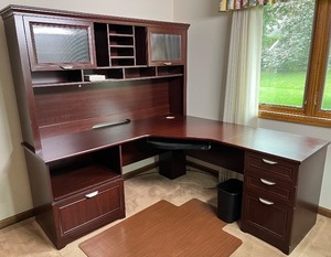 lot 87 image: Magellan Performance L-Shaped Executive Desk with Hutch
