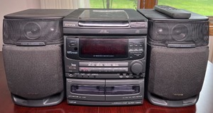 lot 89 image: Aiwa NSX-V50 Stereo System with Dual Cassette, CD Changer, Speakers, and Remote