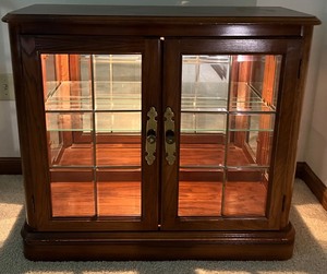 lot 91 image: Pulaski Oak Console Cabinet with Leaded Glass Doors