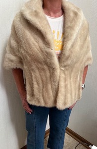 lot 103 image: Higbees Fur Salon Blonde Mink Fur Stole