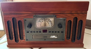 lot 113 image: Crosley Turntable Radio CD Cassette Player Console