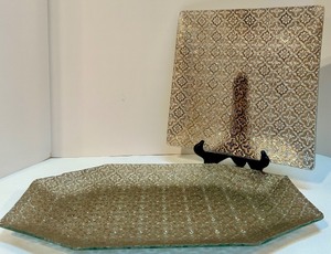 lot 32 image: Decorative Glass Plate and Platter Set with Gold Pattern