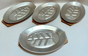 lot 60 image: Set of 4 Vintage Metal Sizzle Platters with Wooden Trays