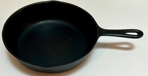 lot 65 image: Vintage Cast Iron Skillet Pan with Pour Spouts, Size 7