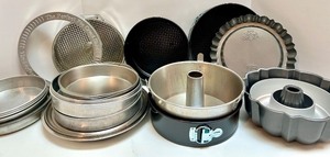 lot 71 image: Assorted Baking Pans, Pie Plates, Bundt and Cake Pans Collection