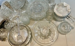lot 106 image: Collection of Vintage Clear Glass Serveware, Bowls, and Decorative Pieces