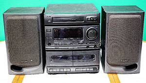 lot 035 image: Aiwa NSX-2700 Bookshelf System