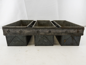 lot 35 image: Vintage Chicago Metallic 3-Section Industrial Bread Loaf Pan