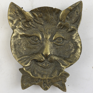 lot 167 image: Vintage Brass Cat Face Tray