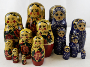 lot 74 image: Set of Russian Nesting Dolls in Floral and Blue Patterns