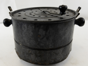 lot 89 image: Vintage Metal Stove-Top Popcorn Popper with Crank Handle