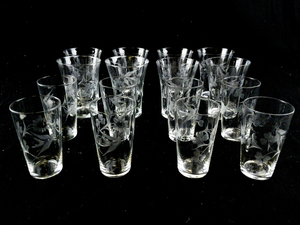 lot 180 image: Set of 16 Etched Glass Tumblers with Bird and Floral Motif, 5oz and 8oz Sizes
