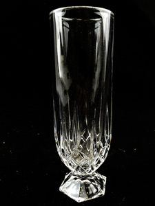 lot 185 image: Wedgwood Fidelity 7-Inch Crystal Flower Vase