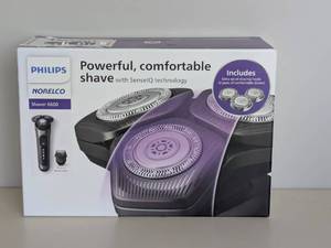 lot 40 image: NEW PHILIPS NORELCO SHAVER 6600