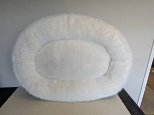 lot 102 image: KIRKLAND SIGNATURE CHARCOAL PET BED