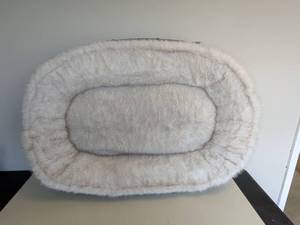 lot 106 image: KIRKLAND SIGNATURE BROWN PET BED