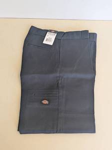 lot 128 image: NEW DICKIES PANTS 30x30