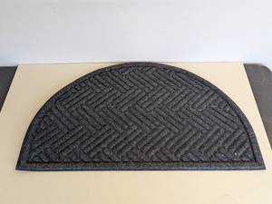 lot 157 image: FRONT ENTRY RUG