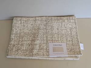lot 155 image: CALVIN KLEIN ACCENT RUG