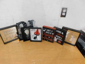 lot 138 image: Halloween Decor