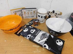 lot 145 image: Halloween Decor