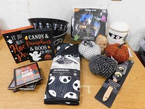 lot 148 image: Halloween Decor