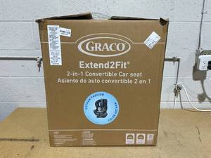 lot 99 image: Graco Extend2Fit Convertible Car Seat