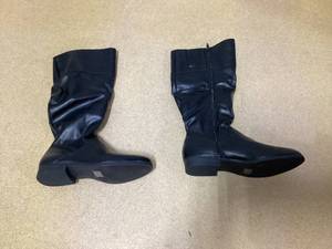 lot 429 image: Style & Co. Style & Company Womens Black Kelimae Round Toe Block Heel Zip-Up Riding Boot- Size 7.5M