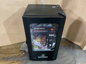 lot 34 image: Masterbuilt Digital Electric Smoker MB20070421