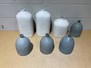 lot 201 image: LOT of 7 Miscellaneous Ceramic Vases