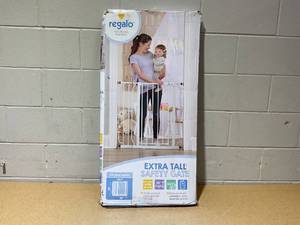lot 209 image: Regalo Easy Step 36 Extra Tall Walk Thru Baby Gate