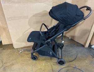 lot 210 image: Britax Juniper Compact Stroller with Cup Holder