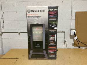 lot 67 image: Masterbuilt Digital Electric Smoker MB20070421