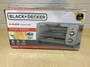 lot 453 image: Black Decker BLACKDECKER 4-Slice Toaster
