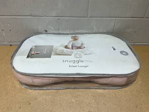 lot 213 image: Snuggle Me Organic Lounger, Petal Color