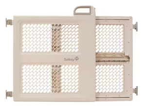lot 141 image: Safety 1st Lift, Lock and Swing Gate