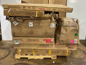 lot 910 image: Wholesale Pallet of Miscellaneous Items