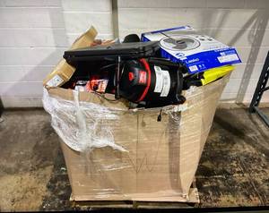 lot 900 image: Wholesale Pallet of Miscellaneous Items
