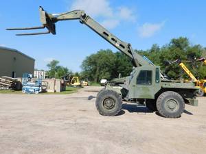 lot 1 image: 1990 Military Lull Telehandler