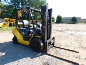 lot 4 image: Komatsu FG25T-16 LP Forklift
