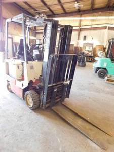 lot 12 image: 1997 Nissan E3000 Electric 36 Volt Forklift - For Repair