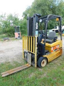 lot 14 image: 2007 Yale ERP035 Electric Forklift - For Repair