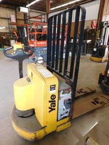 lot 25 image: Yale Pallet Jack - For Repair