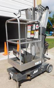 lot 28 image: 1994 JLG Man Lift - For Parts Only