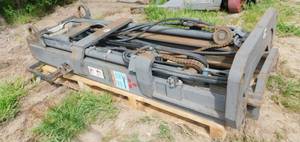 lot 32 image: Forklift Mast