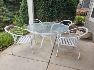 lot 53 image: Cast Aluminum Caf Patio Set Fresh White Powder Coat
