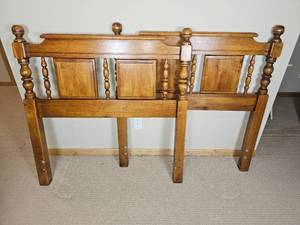 lot 124 image: Traditional Cannon Ball Twin Berd Set pair