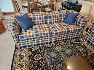 lot 125 image: Cozy Plaid Traditional Sofa A